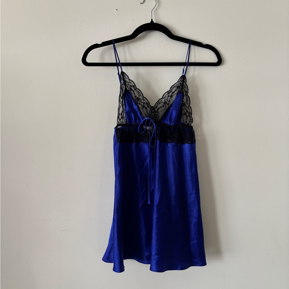 Elegant Blue Lace Trim Chemise